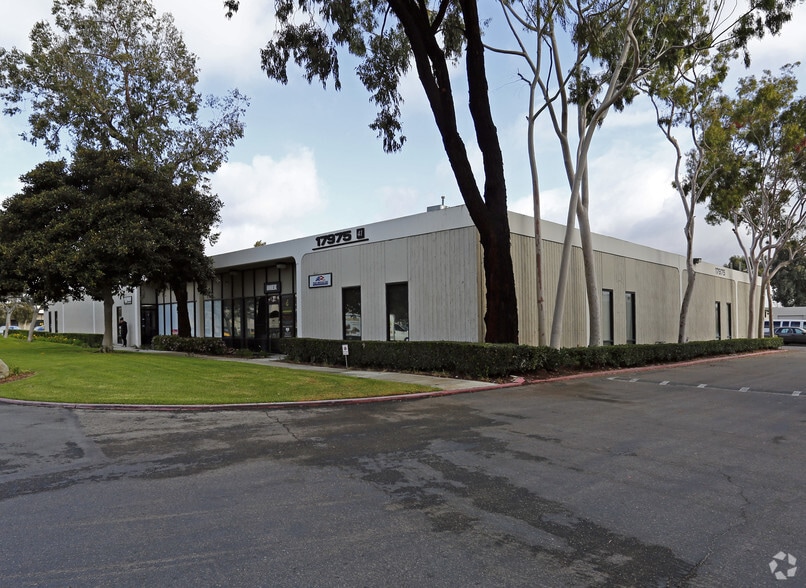 17975 Sky Park Cir, Irvine, CA for lease - Building Photo - Image 2 of 3