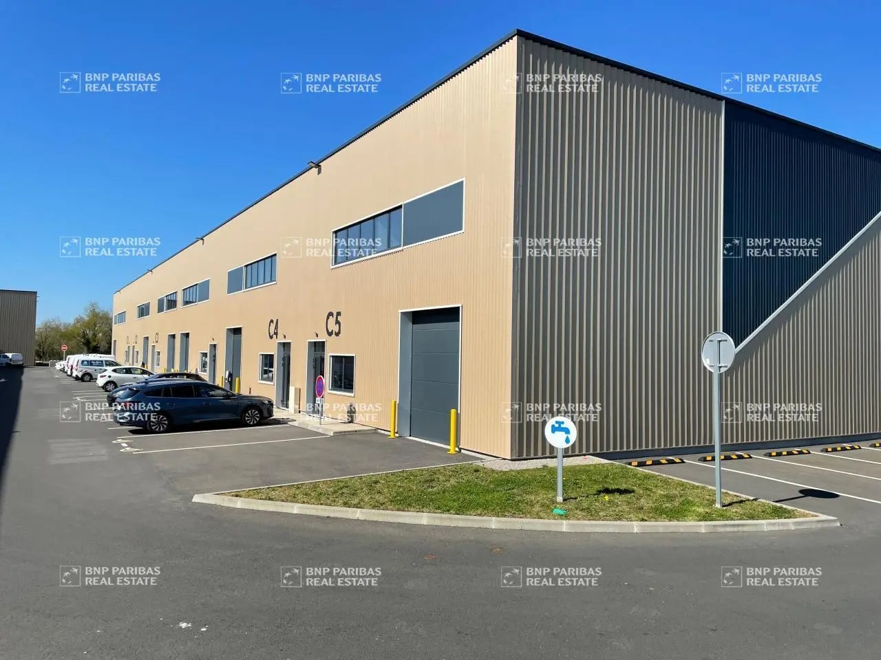Flex in Carquefou for lease Building Photo- Image 1 of 20