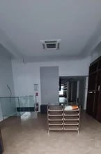 Retail in Paris for lease Interior Photo- Image 2 of 4
