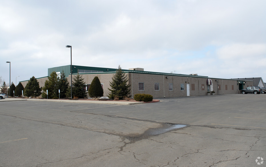 2701 9th Ave S, Fargo, ND for lease - Primary Photo - Image 1 of 8