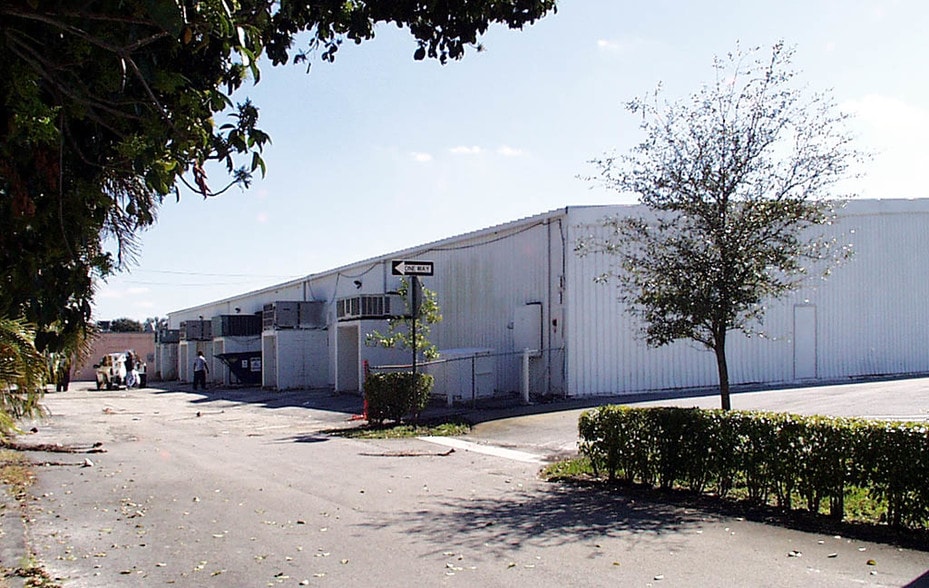 7685 Pines Blvd, Pembroke Pines, FL for lease - Other - Image 3 of 32