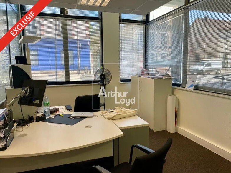 Office in Melun for lease - Interior Photo - Image 2 of 7