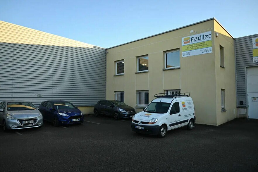 Office in Vénissieux for sale - Building Photo - Image 2 of 12