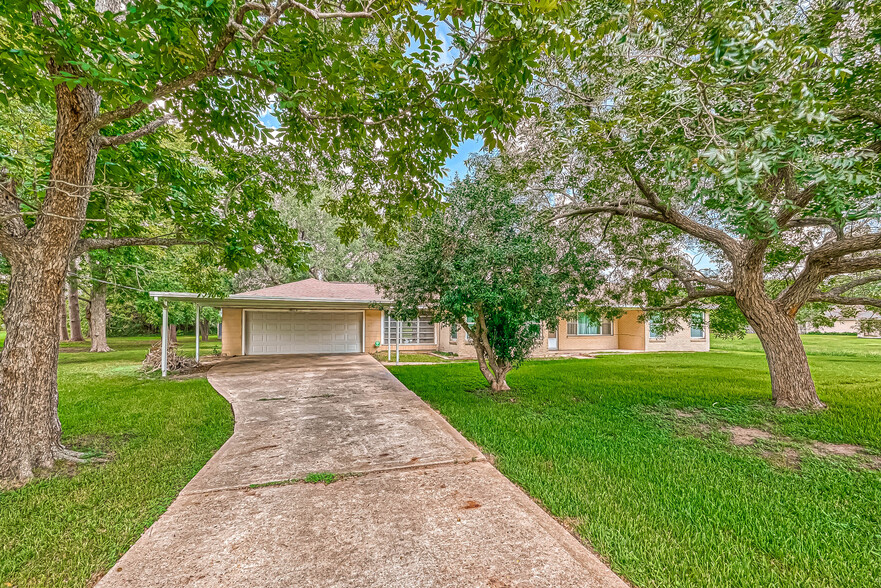 8713 Wayfarer Ln, Houston, TX for sale - Primary Photo - Image 1 of 32