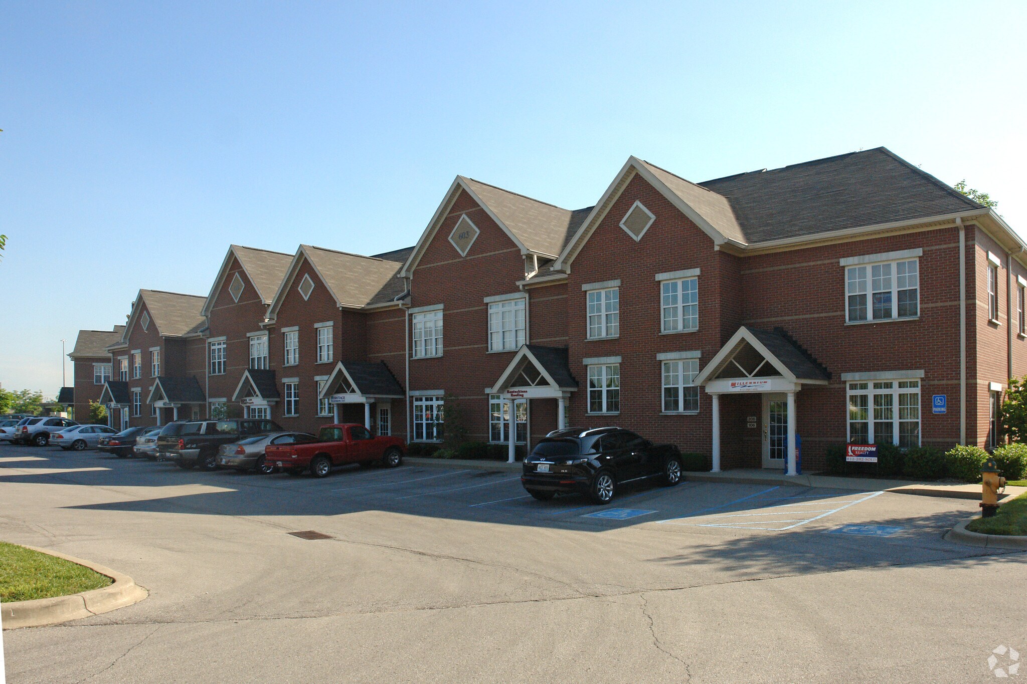 603-607 N Shore Dr, Jeffersonville, IN for sale Building Photo- Image 1 of 1