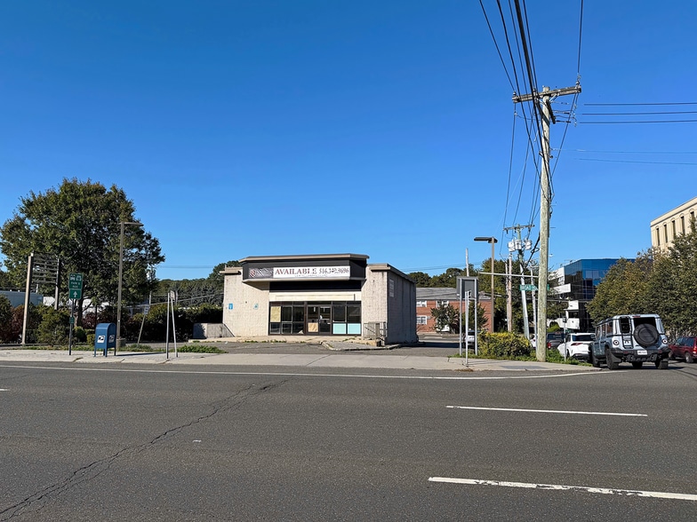 24 Broadhollow Rd, Melville, NY for lease - Building Photo - Image 2 of 8