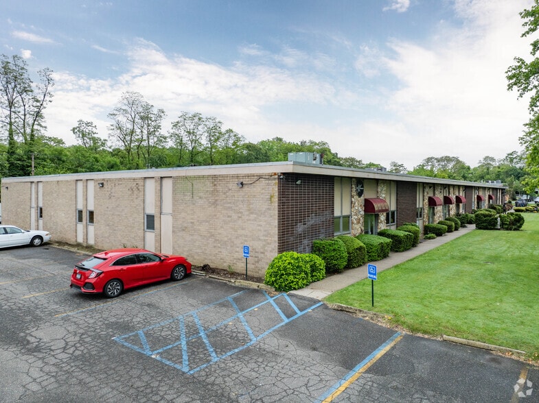 651-661 Old Willets Path, Hauppauge, NY for lease - Primary Photo - Image 2 of 2