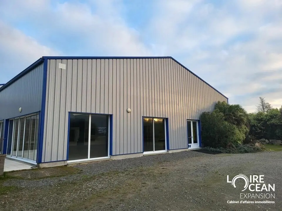 Flex in Saint-Michel-Chef-Chef for sale Building Photo- Image 1 of 7