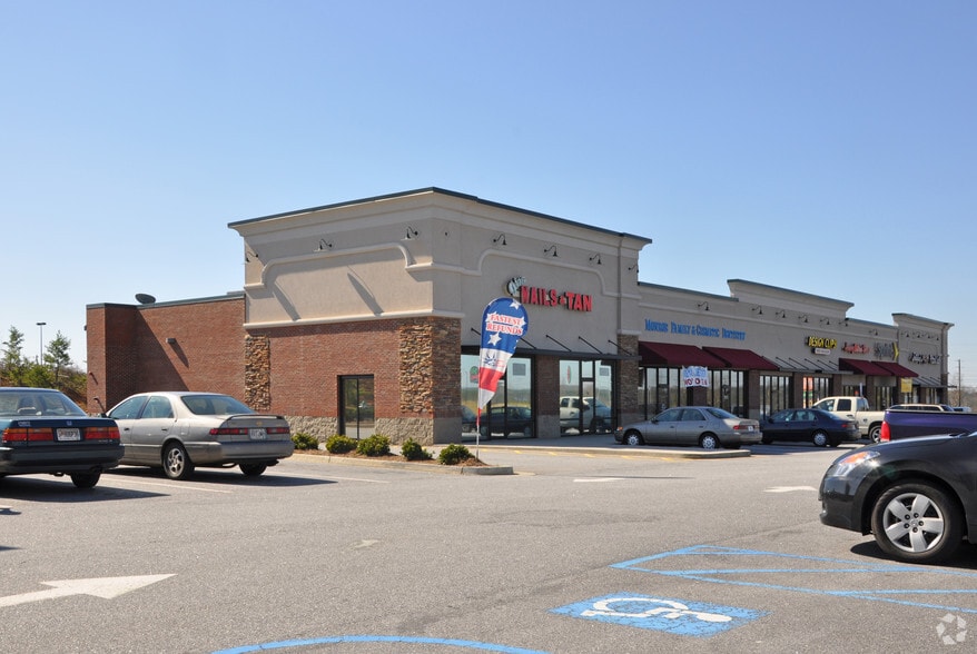 Monroe Crossing portfolio of 2 properties for sale on LoopNet.com - Primary Photo - Image 2 of 2