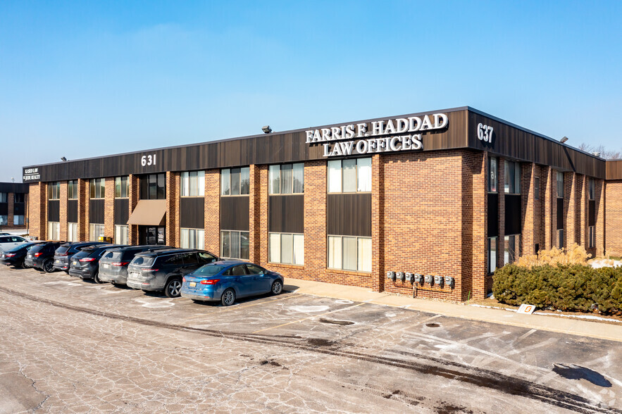 631 E Big Beaver Rd, Troy, MI for lease - Primary Photo - Image 1 of 3