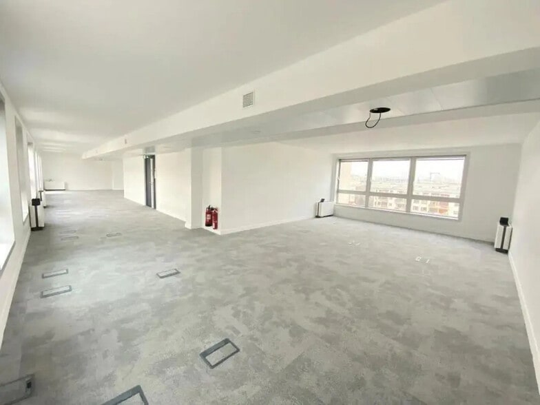 Office in Boulogne-Billancourt for lease - Building Photo - Image 2 of 4