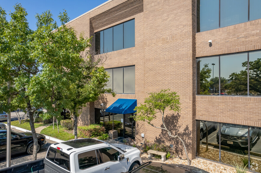 8929 Shoal Creek Blvd, Austin, TX for lease - Building Photo - Image 3 of 4