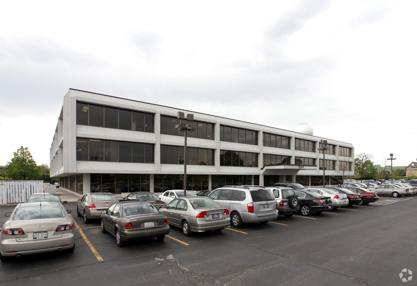 2311 W 22nd St, Oak Brook, IL for lease - Building Photo - Image 2 of 5