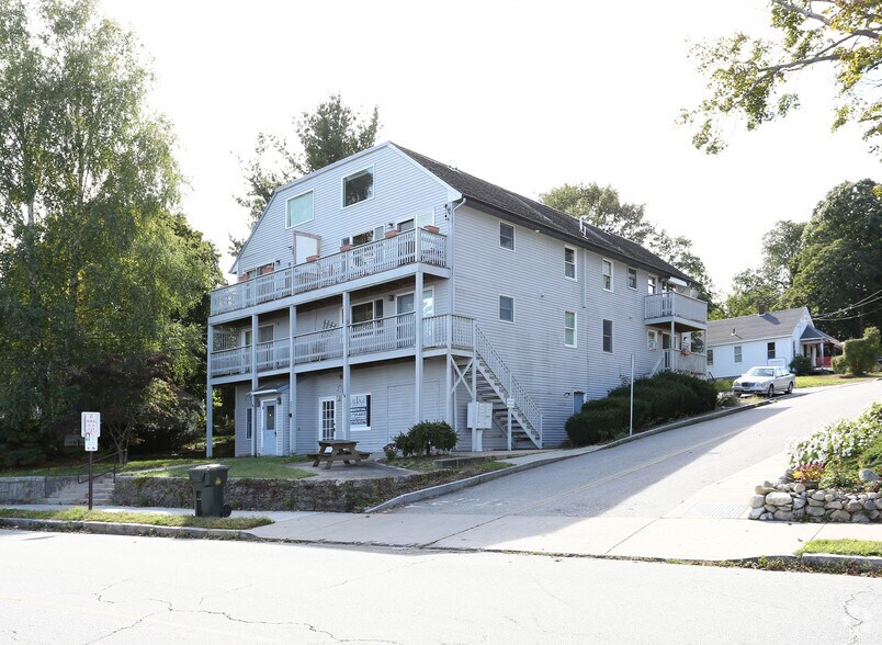 271 Pequot Ave, New London, CT 06320