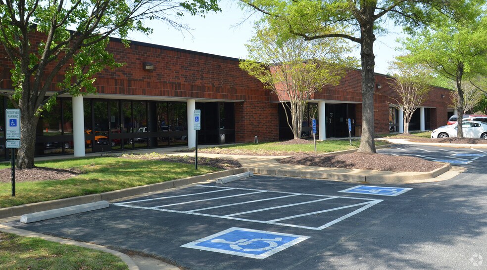 3829-3855 Gaskins Rd, Richmond, VA for lease - Building Photo - Image 2 of 12