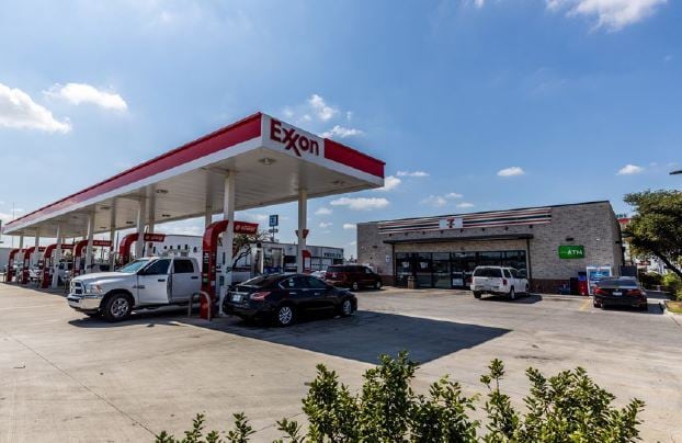 555 Mockingbird Lane, Dallas, TX for sale - Primary Photo - Image 1 of 1