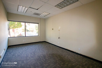 389 SW Scalehouse Ct, Bend, OR for lease Building Photo- Image 2 of 5