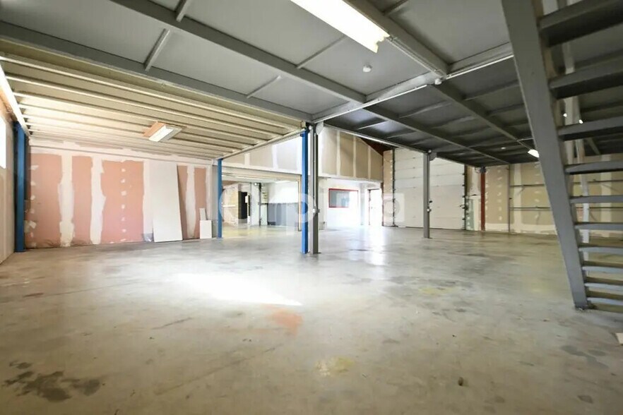 Flex in Charly for sale - Interior Photo - Image 3 of 12