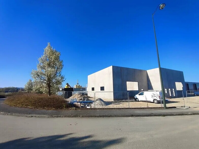 Flex in Morestel for lease - Building Photo - Image 3 of 4