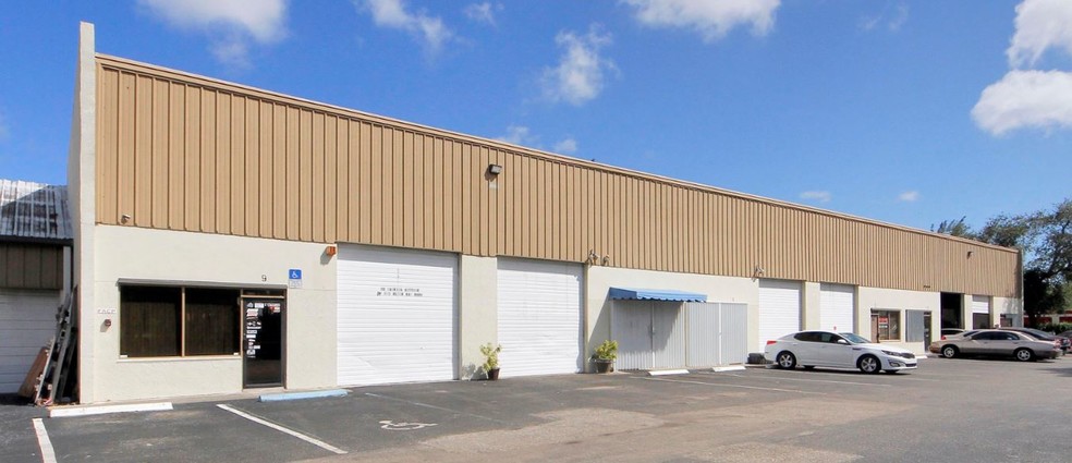 7150 Devons Rd, Riviera Beach, FL for lease - Building Photo - Image 2 of 16