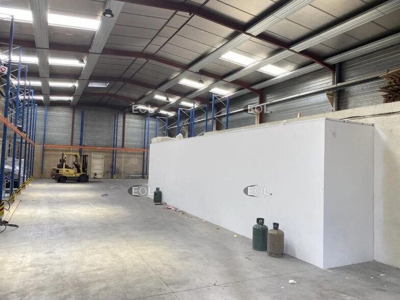 Flex in Genas for lease - Interior Photo - Image 3 of 12