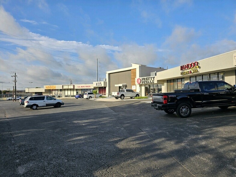 6105 Callaghan Rd, San Antonio, TX for lease - Building Photo - Image 3 of 4