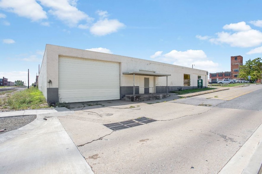 8 NW 8th St, Oklahoma City, OK for lease - Building Photo - Image 2 of 32