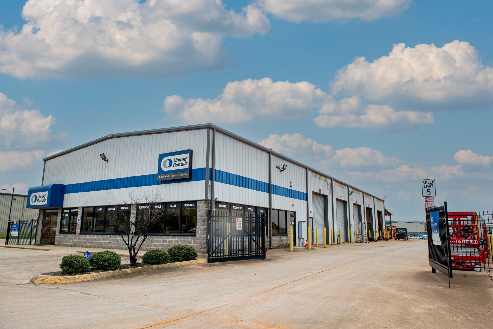 376 Dan Tibbs Rd NW, Huntsville, AL 35806 United Rentals Warehouse