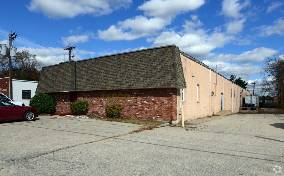 70 Glen Rd, Cranston, RI for sale - Primary Photo - Image 1 of 1