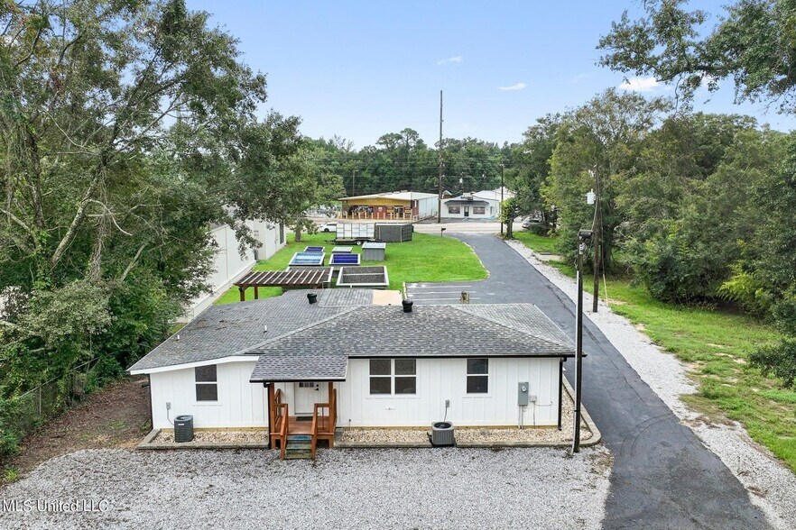 730 E Pass Rd, Gulfport, MS for sale - Building Photo - Image 1 of 1