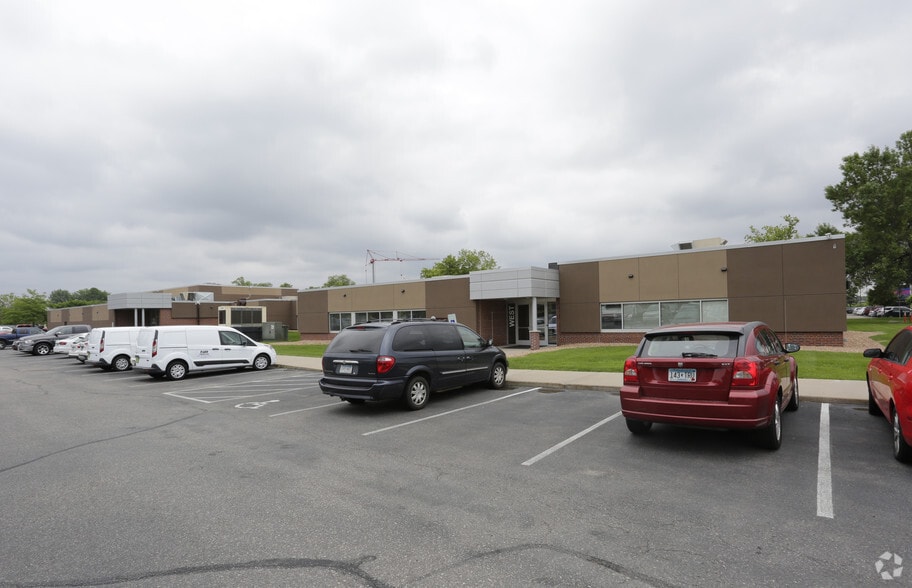 620 Mendelssohn Ave N, Golden Valley, MN for sale - Building Photo - Image 2 of 8