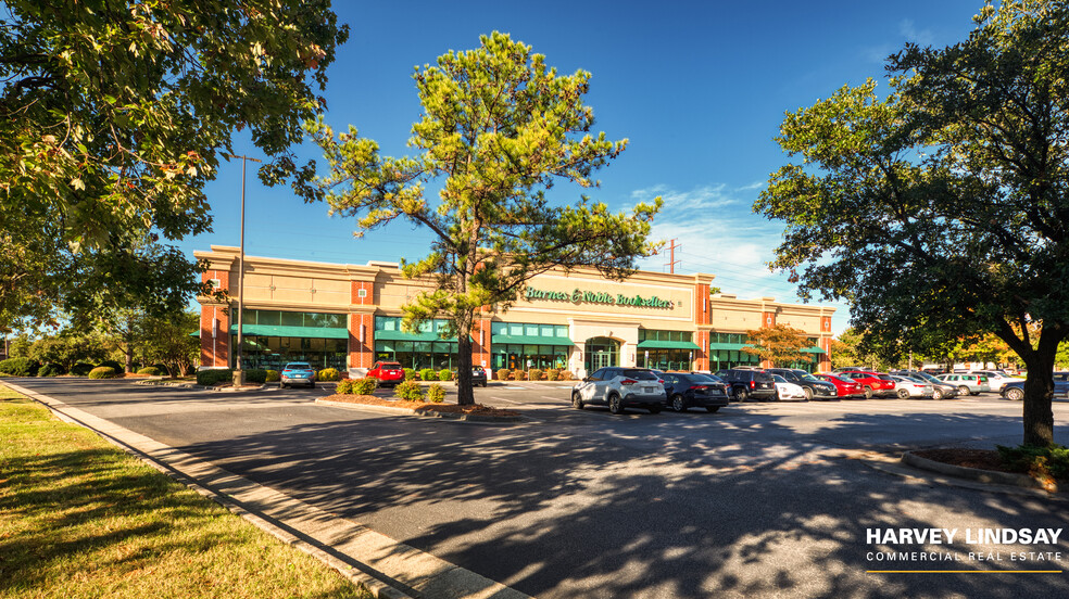 12170 Jefferson Ave, Newport News, VA for sale - Building Photo - Image 1 of 11