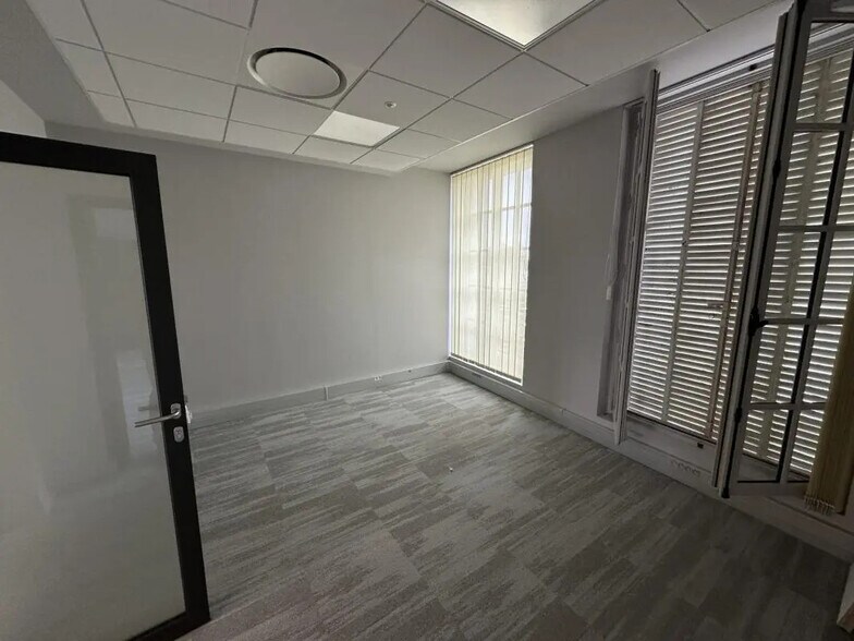 Office in Chartres for lease - Interior Photo - Image 3 of 16