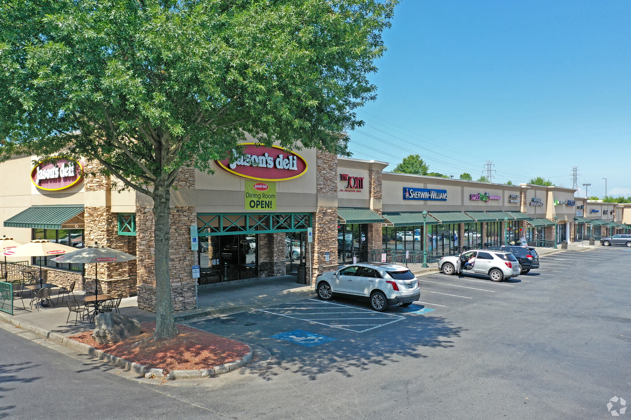 1075 Hanes Mall Blvd, Winston-Salem, NC for lease Building Photo- Image 1 of 12