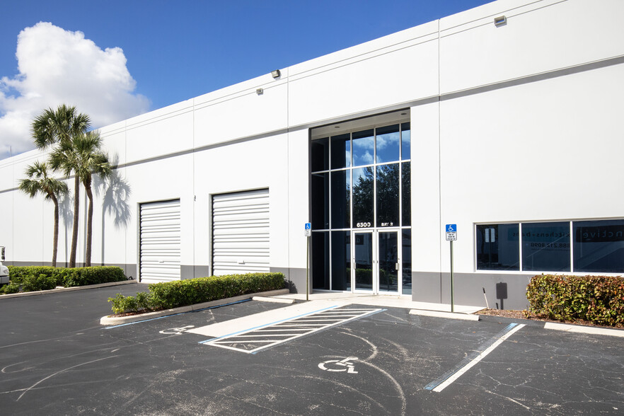 6500 Park of Commerce Blvd, Boca Raton, FL for lease - Building Photo - Image 2 of 8