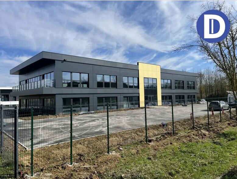 Office in NORROY-LE-VENEUR for lease - Building Photo - Image 1 of 1