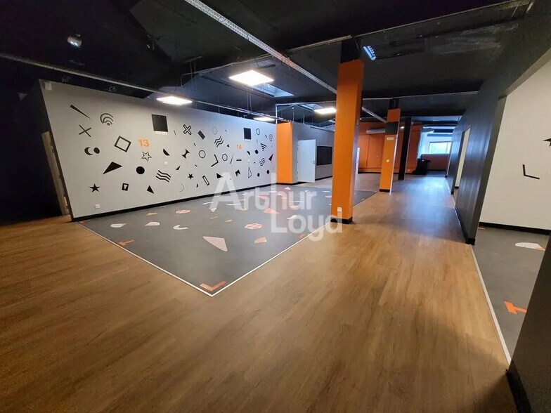 Retail in Epagny Metz-Tessy for lease - Interior Photo - Image 3 of 6