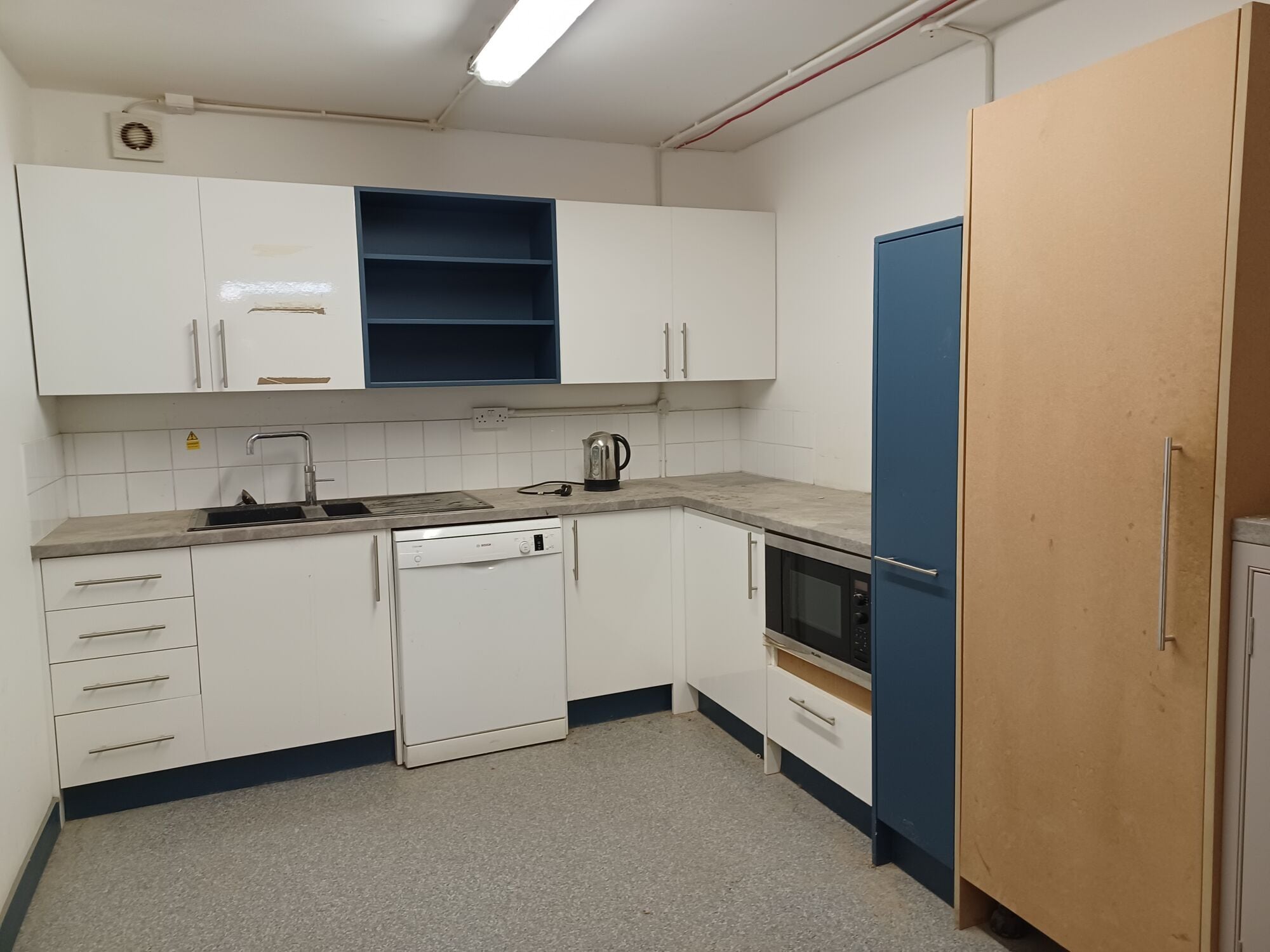 Bone Ln, Newbury for lease Interior Photo- Image 1 of 5