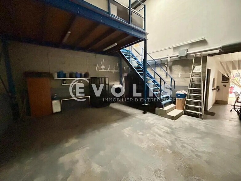 Flex in Ormoy for lease - Interior Photo - Image 3 of 6