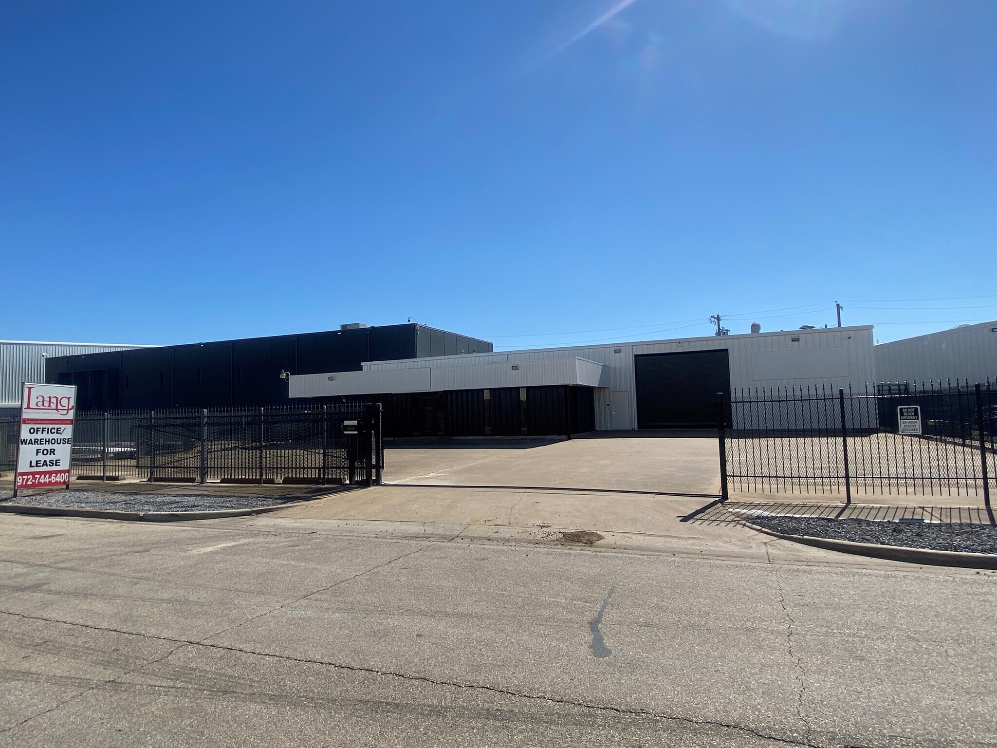 2734 Burbank St, Dallas, TX for lease Building Photo- Image 1 of 12