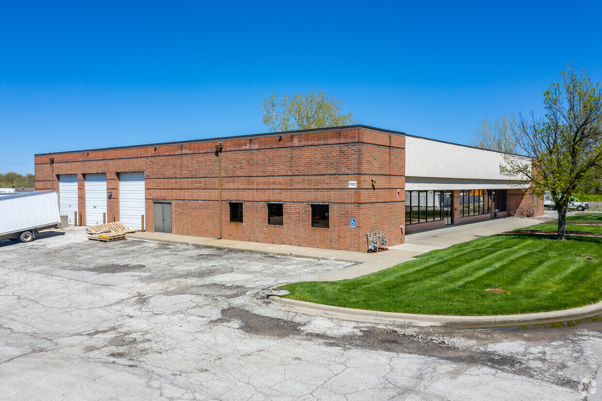 5893 Raytown Rd, Raytown, MO for lease Building Photo- Image 1 of 3