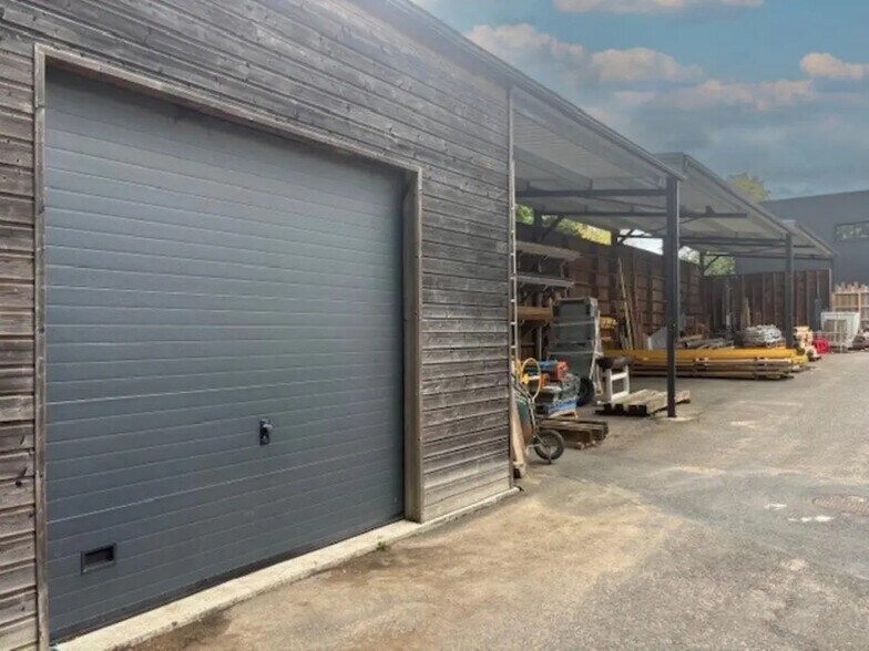 Flex in Boissy-sous-Saint-Yon for sale - Building Photo - Image 2 of 7