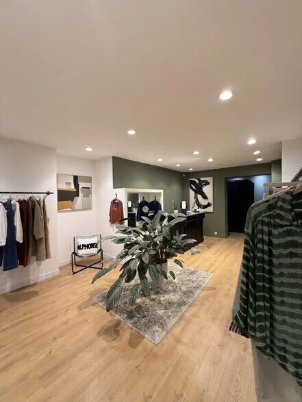 Flex in Amiens for lease - Interior Photo - Image 1 of 3