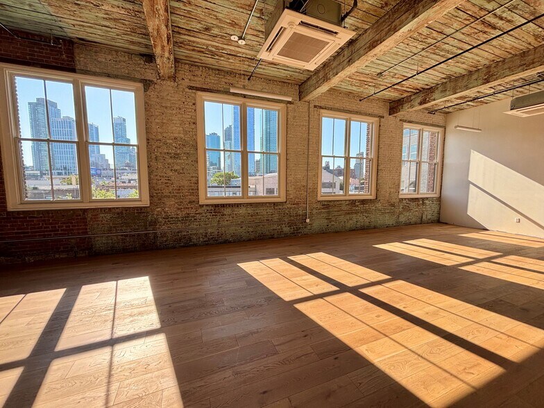 44-01 11th St, Long Island City, NY for lease - Building Photo - Image 3 of 6