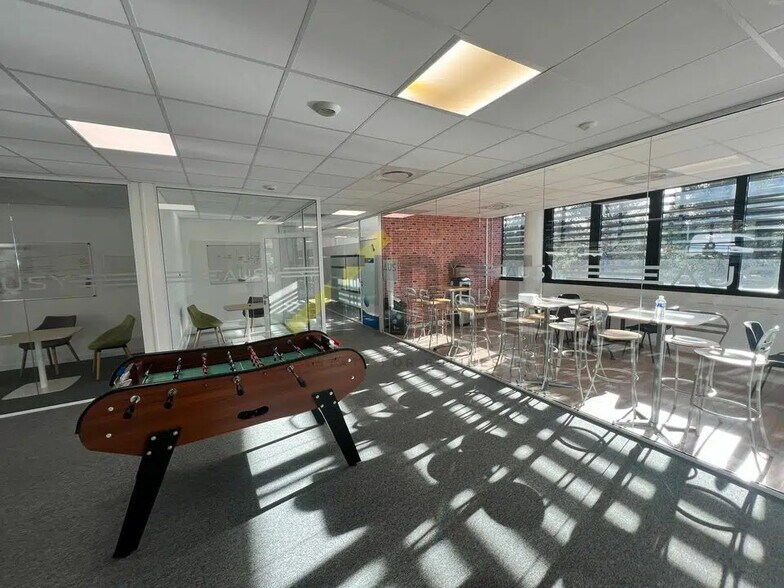 Office in SOPHIA ANTIPOLIS for lease - Building Photo - Image 3 of 9