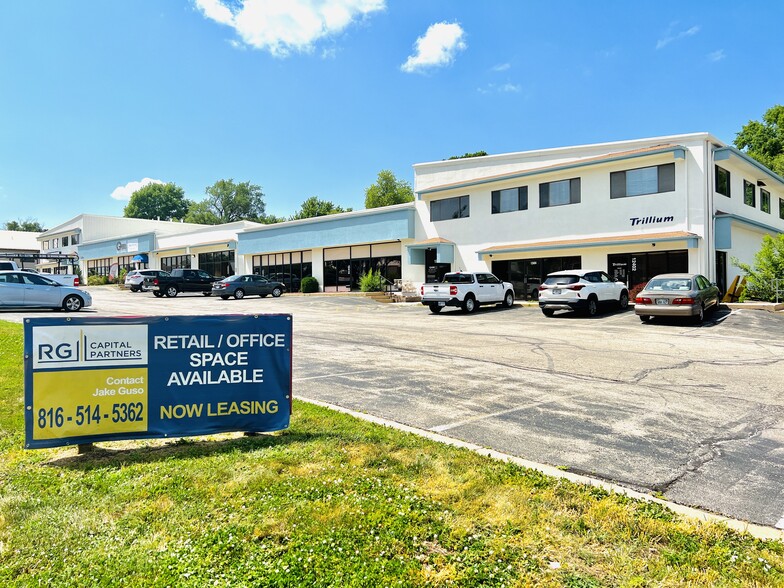 12400-12460 W 62nd Ter, Shawnee, KS for lease - Building Photo - Image 1 of 7