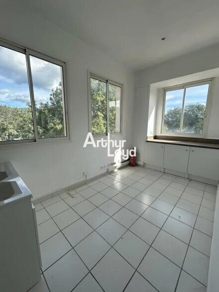 Office in Draguignan for lease - Building Photo - Image 3 of 5