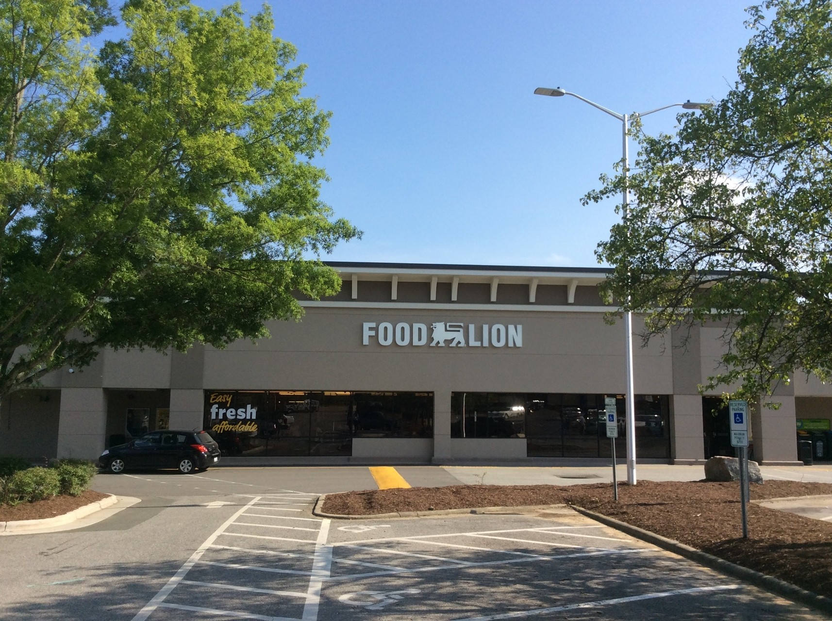 1129 Weaver Dairy Rd, Chapel Hill, NC for lease Building Photo- Image 1 of 5