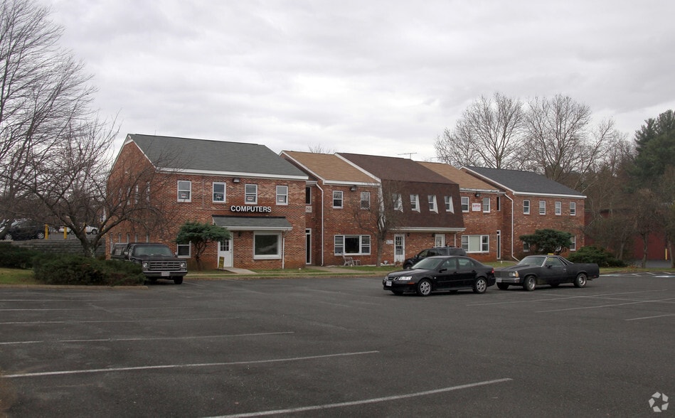 578 Waterloo Rd, Warrenton, VA for lease - Primary Photo - Image 1 of 2