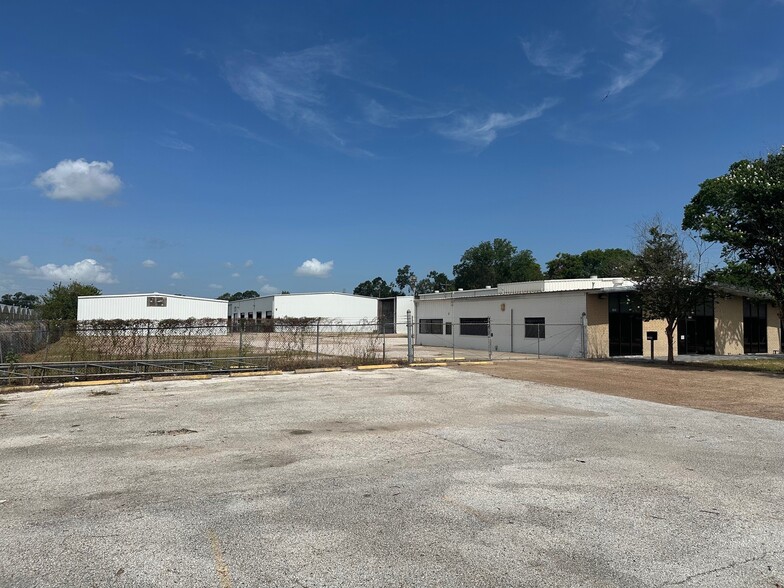 1505 Brittmoore Rd, Houston, TX for lease - Building Photo - Image 2 of 8